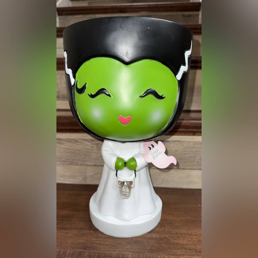 Super Cute 🥰 Frankenstein bride candy bowl, door greeter Halloween 🎃 👻